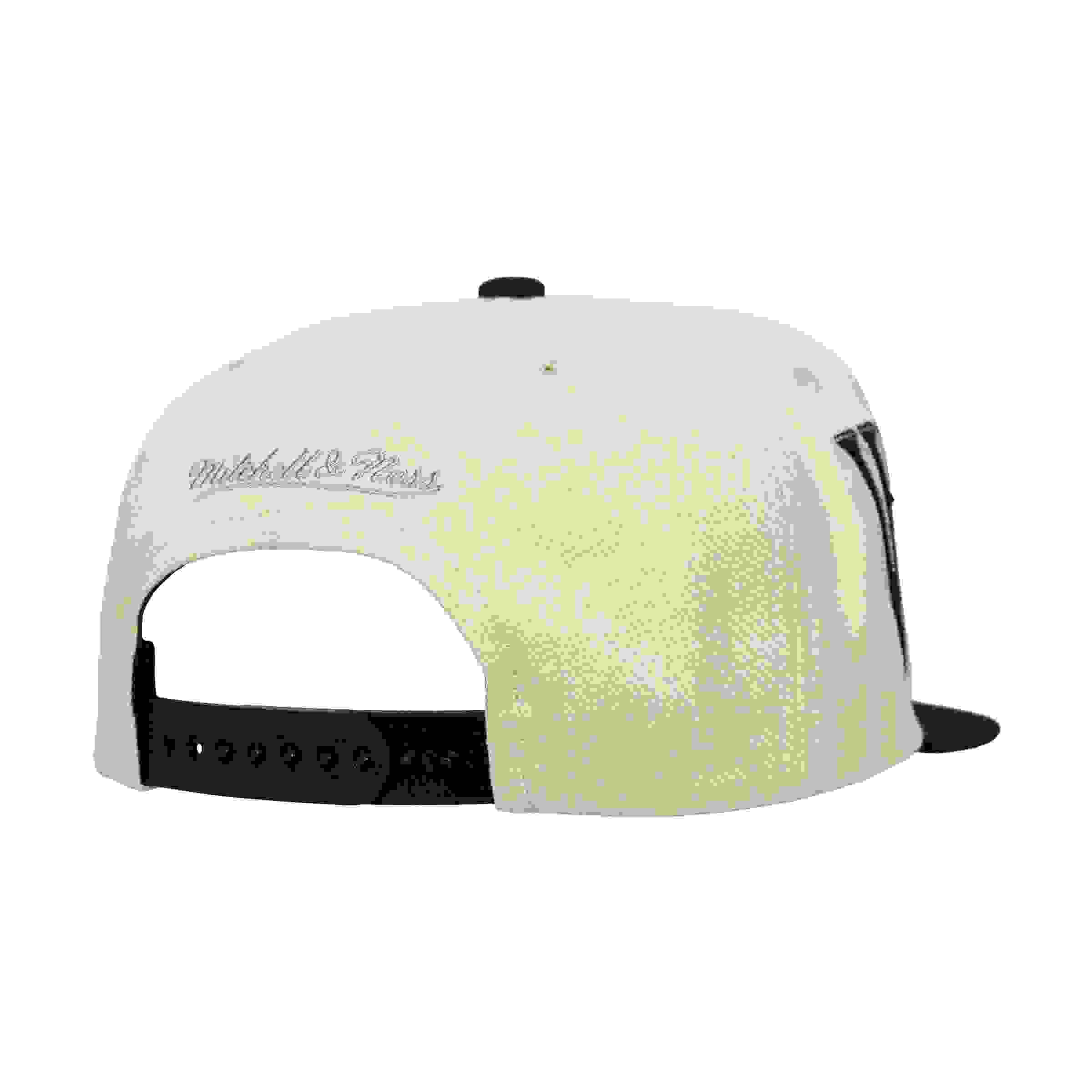 Mitchell & Ness Chicago White Sox Across Board Cream Snapback Hat